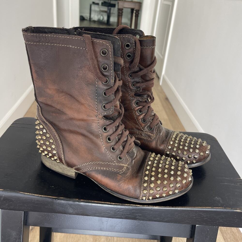 Steve Madden Tarnney Brown Leather Studded Combat Boots Women Sz 8 Spiked FLAW